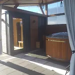Bed & Breakfast Bialy Jelen Jacuzzi & Sauna 3*