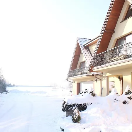 Bialy Jelen Z Basenem I Jacuzzi Bed and Breakfast