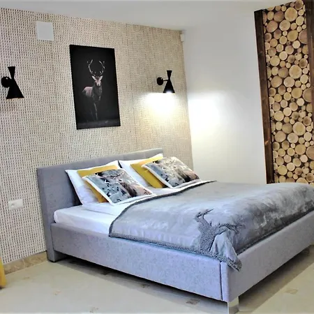 Bialy Jelen Z Basenem I Jacuzzi Bed and Breakfast Ostrowsko