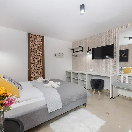 Bialy Jelen Z Basenem I Jacuzzi 3*