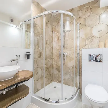 Bialy Jelen Z Basenem I Jacuzzi Ostrowsko