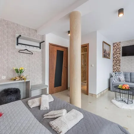 Bialy Jelen Z Basenem I Jacuzzi 3*