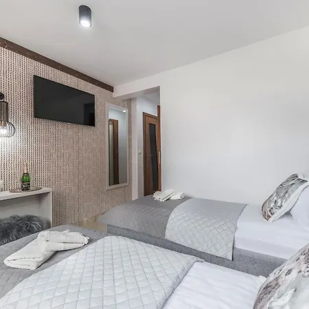 Bialy Jelen Z Basenem I Jacuzzi Ostrowsko