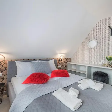 Bialy Jelen Z Basenem I Jacuzzi 3* Ostrowsko