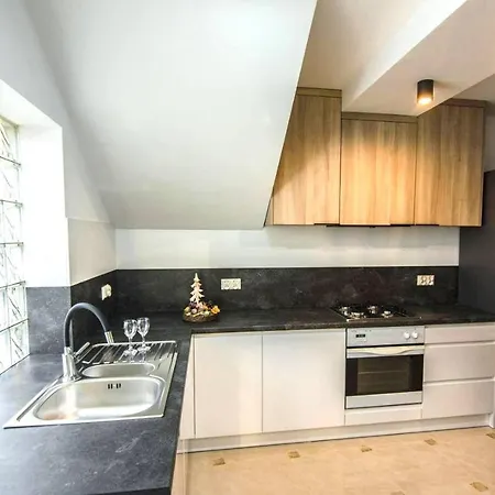 Couette-café Bialy Jelen Z Basenem I Jacuzzi 3*