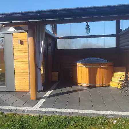 Bialy Jelen Z Basenem I Jacuzzi Bed and Breakfast 3*