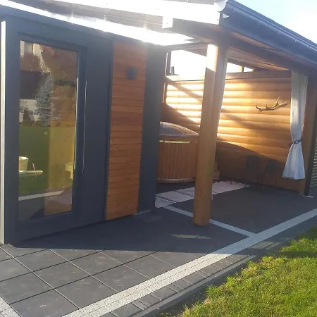 Bialy Jelen Z Basenem I Jacuzzi Bed and Breakfast Ostrowsko