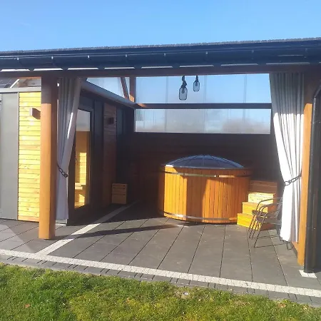 Bed and Breakfast Bialy Jelen Z Basenem I Jacuzzi 3*