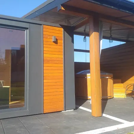 Bed and Breakfast Bialy Jelen Z Basenem I Jacuzzi Ostrowsko