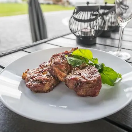 Couette-café Bialy Jelen Z Basenem I Jacuzzi Ostrowsko