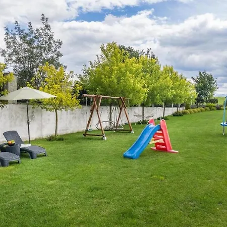 Bed and Breakfast Bialy Jelen Z Basenem I Jacuzzi