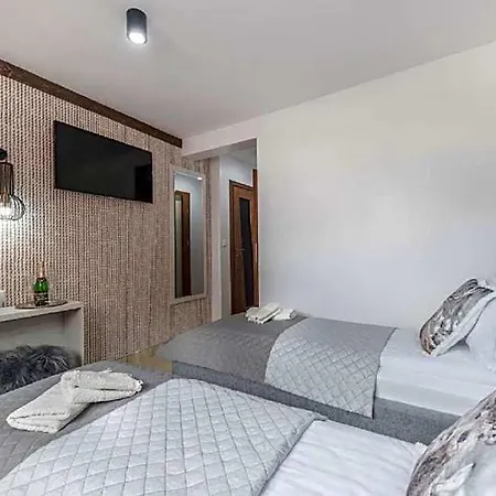 Oda ve Kahvaltı Bialy Jelen Jacuzzi & Sauna