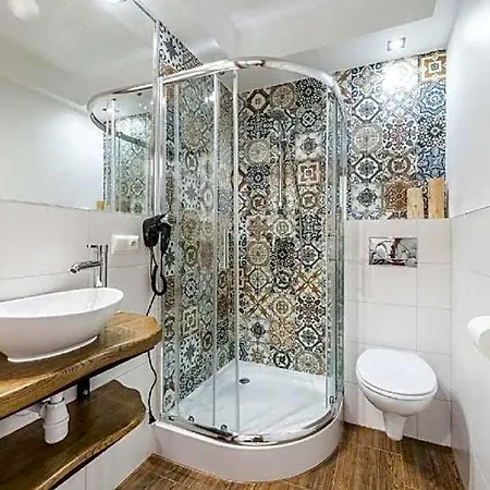 Oda ve Kahvaltı Bialy Jelen Jacuzzi & Sauna 3*