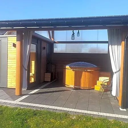 Oda ve Kahvaltı Bialy Jelen Jacuzzi & Sauna Ostrowsko
