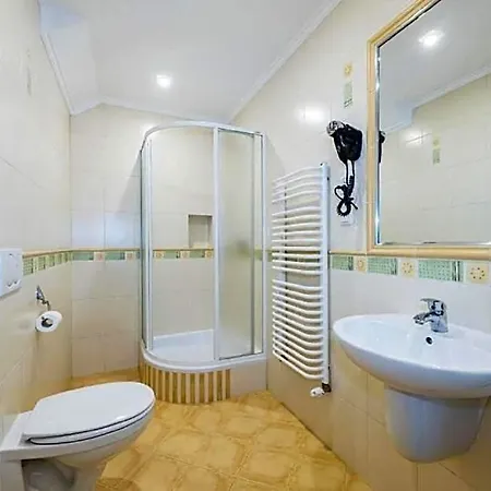 Bialy Jelen Jacuzzi & Sauna Oda ve Kahvaltı 3*