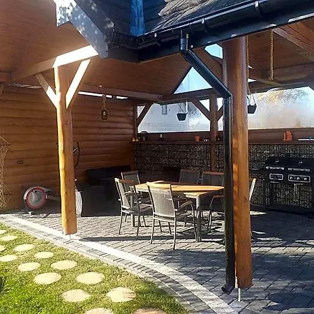 Oda ve Kahvaltı Bialy Jelen Jacuzzi & Sauna Ostrowsko