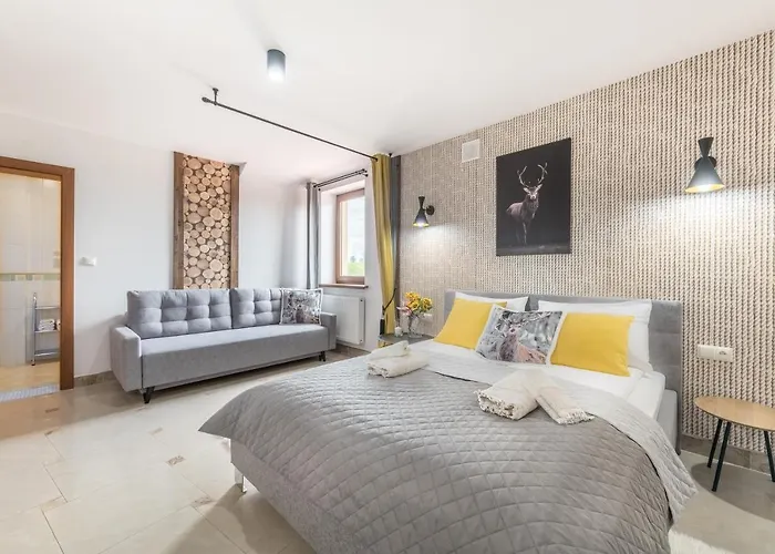 Bialy Jelen Z Basenem I Jacuzzi Frühstückspension 3*