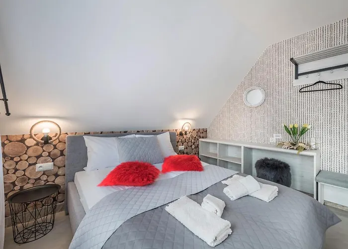 Bialy Jelen Z Basenem I Jacuzzi 3* Ostrowsko