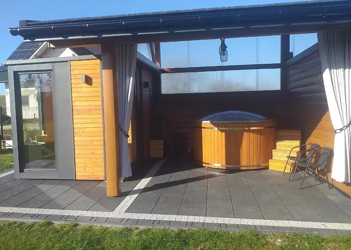 Bialy Jelen Z Basenem I Jacuzzi Oda ve Kahvaltı 3*