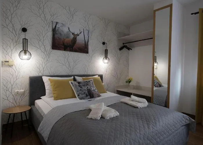 Bialy Jelen Z Basenem I Jacuzzi Ostrowsko